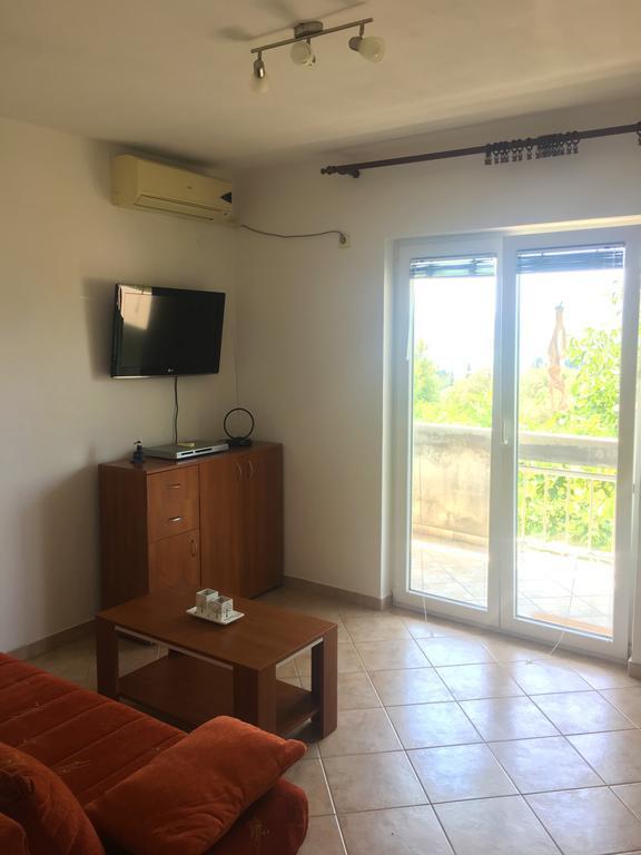 Milmaris Apartments Tivat Buitenkant foto