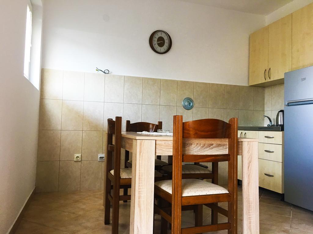 Milmaris Apartments Tivat Buitenkant foto