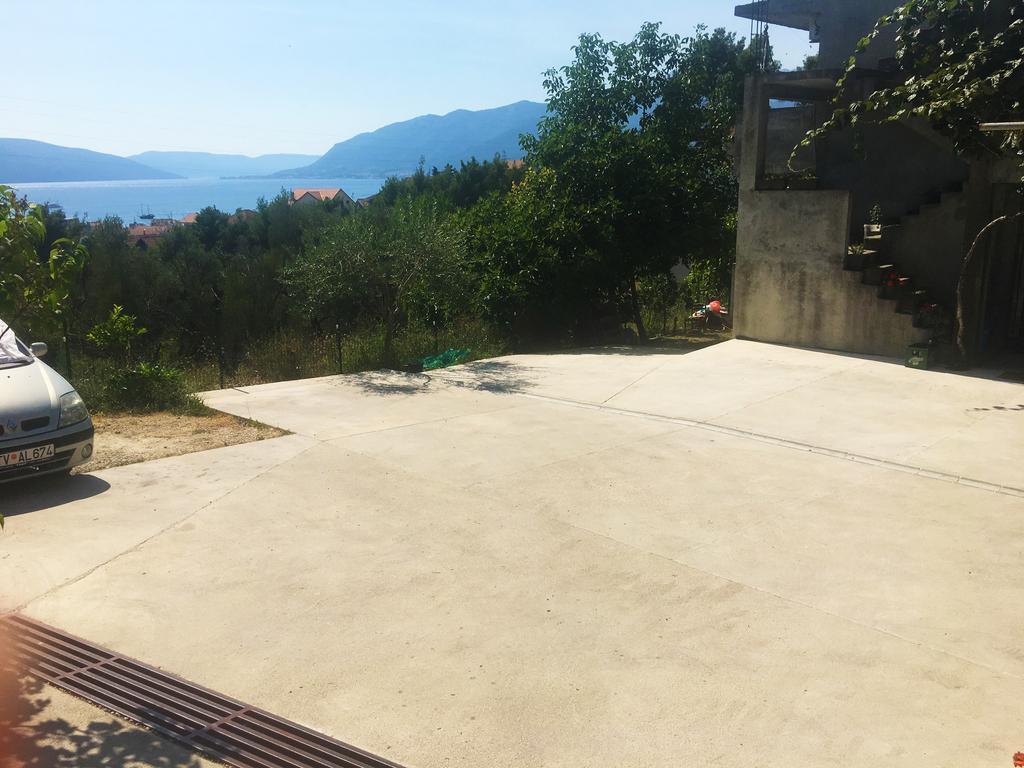 Milmaris Apartments Tivat Buitenkant foto